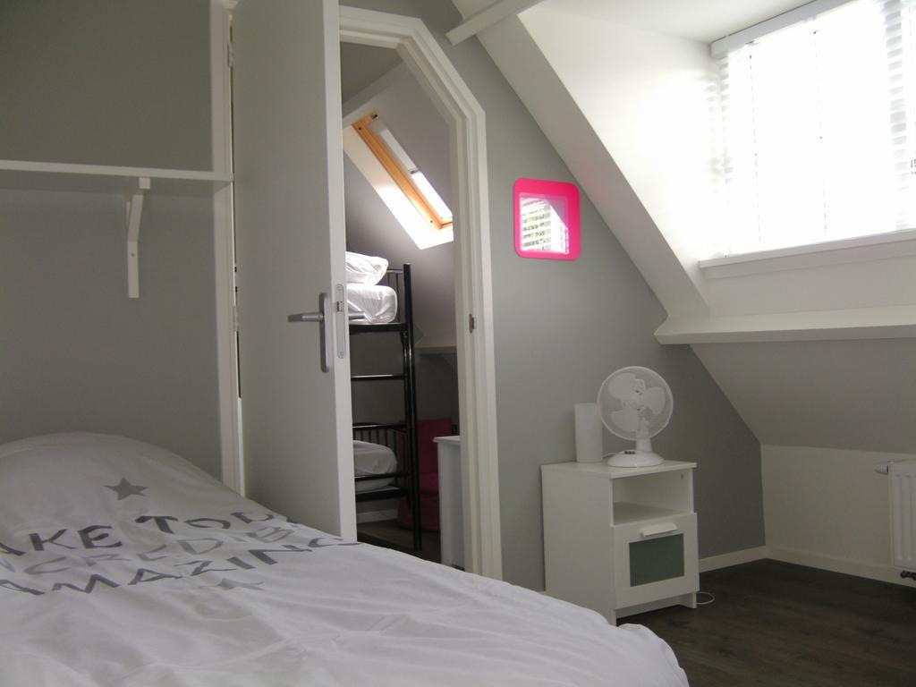 'T Laaisterplakky Bed and Breakfast Oude Bildtzijl Rum bild