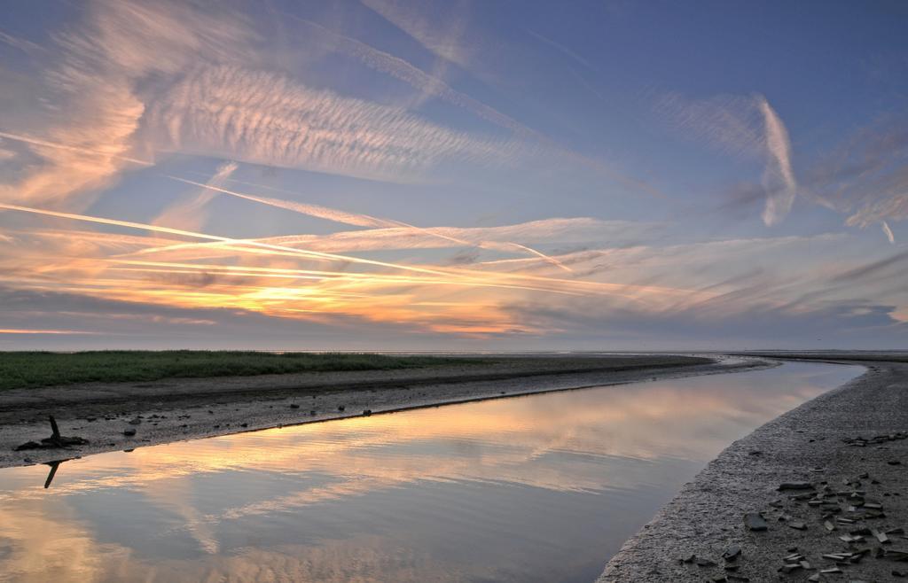 'T Laaisterplakky Bed and Breakfast Oude Bildtzijl Exteriör bild