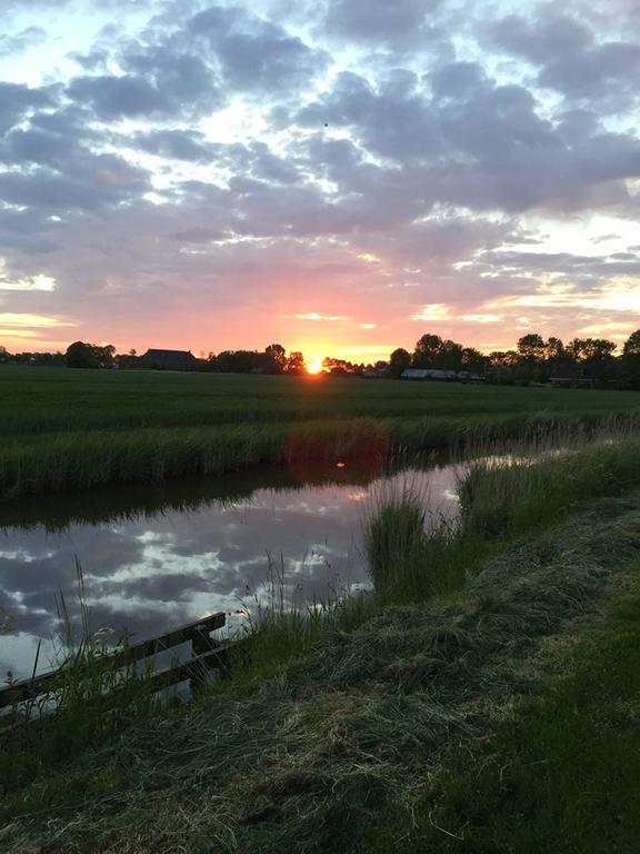 'T Laaisterplakky Bed and Breakfast Oude Bildtzijl Exteriör bild